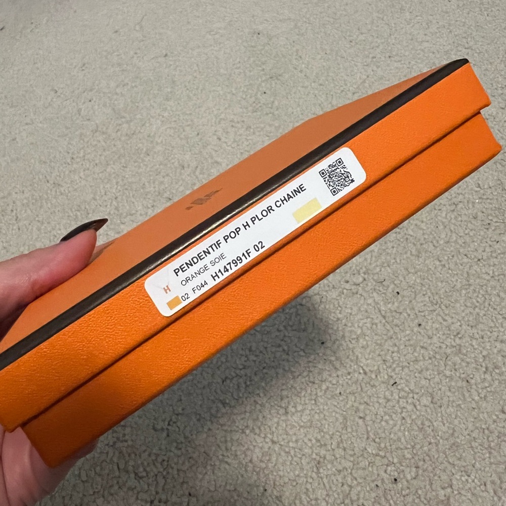 Iconic HERMES Orange Pop Necklace - Picture 4 of 6